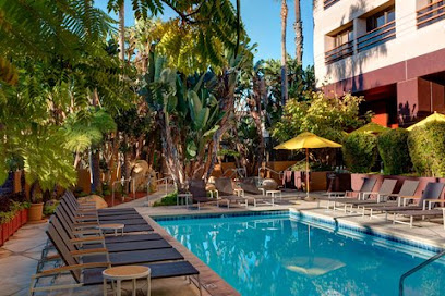 Hotels With Rooftop Pool in Los Angeles